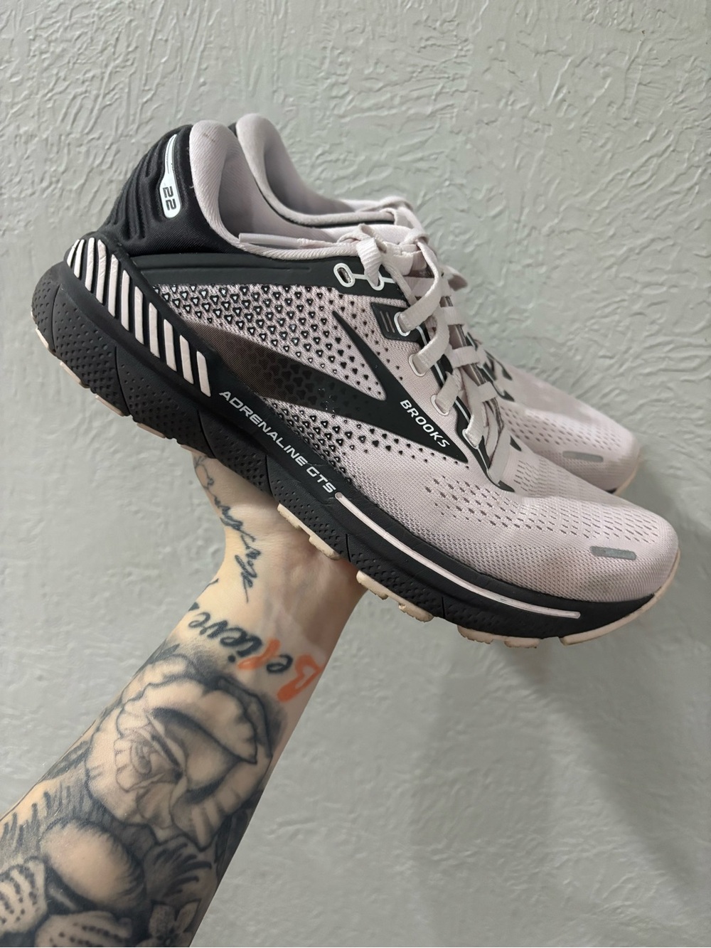 Brooks Adrenaline GTS 22 Women's Size 8 B (Medium) Running Shoes Pink Pearl